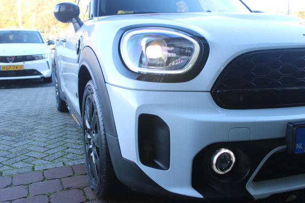 MINI Countryman 2.0 Cooper S E 220PK ALL4 CHILI | UNION JACK ACHTERLICHTEN | LEDEREN BEKLEDING | ELEKTRISCH BEDIENBARE VOORSTOELEN MET GEHEUGENFUNSCTIE OP DE BESTUURDERSSTOEL | STOEL/VOORRUIT VERWARMING | FULL LED KOPLAMPEN | DRAADLOZE APPLE CARPLAY/ANDROID AUTO | DRAADLOZE TELEFOONLADER | NAVIGATIE | EXTRA GETINTE ACHTERRUITEN | ZWART DAK | 18" LICHTMETALEN VELGEN BLACK 10 SPAAKS | ACHTERUITRIJ CAMERA | PARKEERSENSOREN VOOR EN ACHTER | CLIMATE CONTROL | KEYLESS ENTRY/START | HUD (HEAD UP DISPLAY) | ADAPTIVE CRUISE CONTROL | DAB+ RADIO | DONKERE HEMEL BEKLEDING |