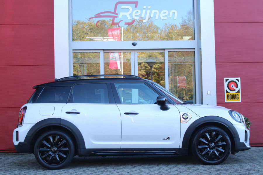 MINI Countryman 2.0 Cooper S E 220PK ALL4 CHILI | UNION JACK ACHTERLICHTEN | LEDEREN BEKLEDING | ELEKTRISCH BEDIENBARE VOORSTOELEN MET GEHEUGENFUNSCTIE OP DE BESTUURDERSSTOEL | STOEL/VOORRUIT VERWARMING | FULL LED KOPLAMPEN | DRAADLOZE APPLE CARPLAY/ANDROID AUTO | DRAADLOZE TELEFOONLADER | NAVIGATIE | EXTRA GETINTE ACHTERRUITEN | ZWART DAK | 18" LICHTMETALEN VELGEN BLACK 10 SPAAKS | ACHTERUITRIJ CAMERA | PARKEERSENSOREN VOOR EN ACHTER | CLIMATE CONTROL | KEYLESS ENTRY/START | HUD (HEAD UP DISPLAY) | ADAPTIVE CRUISE CONTROL | DAB+ RADIO | DONKERE HEMEL BEKLEDING |