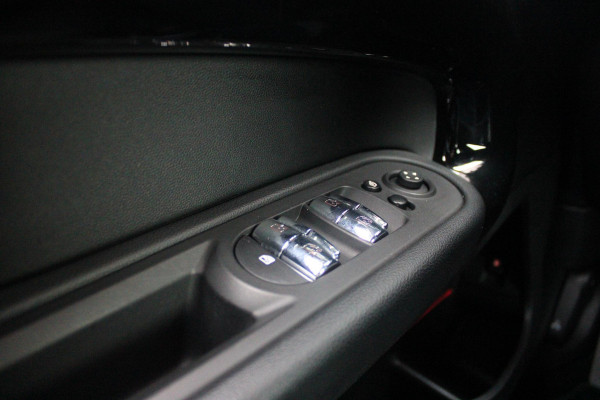 MINI Countryman 2.0 Cooper S E 220PK ALL4 CHILI | UNION JACK ACHTERLICHTEN | LEDEREN BEKLEDING | ELEKTRISCH BEDIENBARE VOORSTOELEN MET GEHEUGENFUNSCTIE OP DE BESTUURDERSSTOEL | STOEL/VOORRUIT VERWARMING | FULL LED KOPLAMPEN | DRAADLOZE APPLE CARPLAY/ANDROID AUTO | DRAADLOZE TELEFOONLADER | NAVIGATIE | EXTRA GETINTE ACHTERRUITEN | ZWART DAK | 18" LICHTMETALEN VELGEN BLACK 10 SPAAKS | ACHTERUITRIJ CAMERA | PARKEERSENSOREN VOOR EN ACHTER | CLIMATE CONTROL | KEYLESS ENTRY/START | HUD (HEAD UP DISPLAY) | ADAPTIVE CRUISE CONTROL | DAB+ RADIO | DONKERE HEMEL BEKLEDING |