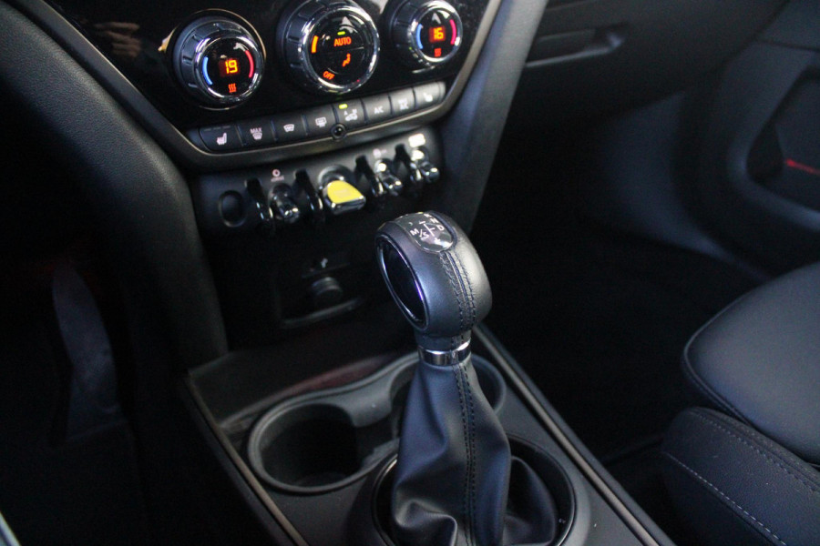 MINI Countryman 2.0 Cooper S E 220PK ALL4 CHILI | UNION JACK ACHTERLICHTEN | LEDEREN BEKLEDING | ELEKTRISCH BEDIENBARE VOORSTOELEN MET GEHEUGENFUNSCTIE OP DE BESTUURDERSSTOEL | STOEL/VOORRUIT VERWARMING | FULL LED KOPLAMPEN | DRAADLOZE APPLE CARPLAY/ANDROID AUTO | DRAADLOZE TELEFOONLADER | NAVIGATIE | EXTRA GETINTE ACHTERRUITEN | ZWART DAK | 18" LICHTMETALEN VELGEN BLACK 10 SPAAKS | ACHTERUITRIJ CAMERA | PARKEERSENSOREN VOOR EN ACHTER | CLIMATE CONTROL | KEYLESS ENTRY/START | HUD (HEAD UP DISPLAY) | ADAPTIVE CRUISE CONTROL | DAB+ RADIO | DONKERE HEMEL BEKLEDING |