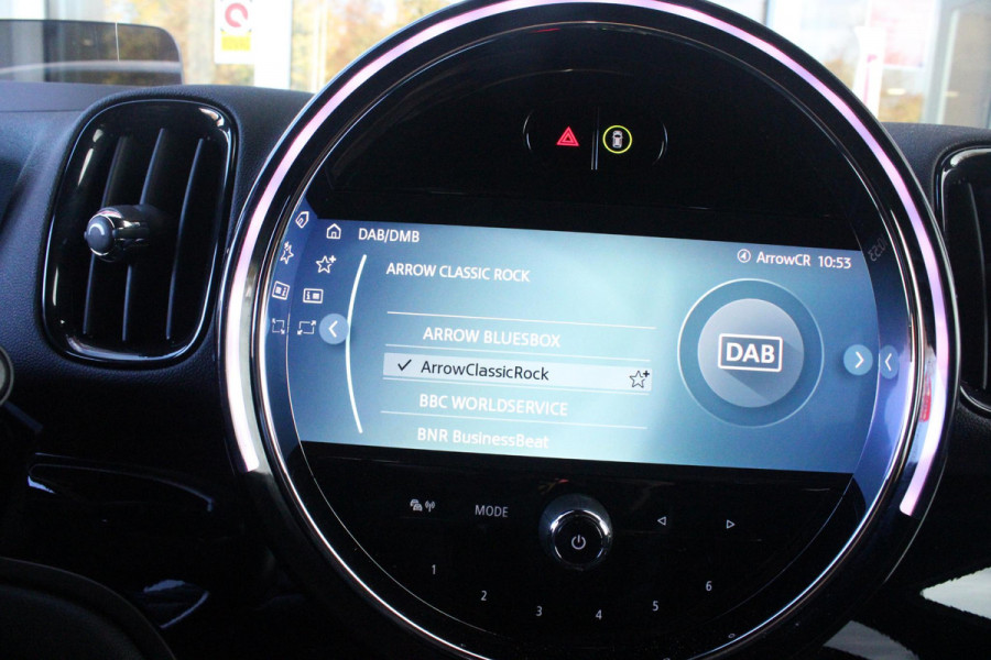 MINI Countryman 2.0 Cooper S E 220PK ALL4 CHILI | UNION JACK ACHTERLICHTEN | LEDEREN BEKLEDING | ELEKTRISCH BEDIENBARE VOORSTOELEN MET GEHEUGENFUNSCTIE OP DE BESTUURDERSSTOEL | STOEL/VOORRUIT VERWARMING | FULL LED KOPLAMPEN | DRAADLOZE APPLE CARPLAY/ANDROID AUTO | DRAADLOZE TELEFOONLADER | NAVIGATIE | EXTRA GETINTE ACHTERRUITEN | ZWART DAK | 18" LICHTMETALEN VELGEN BLACK 10 SPAAKS | ACHTERUITRIJ CAMERA | PARKEERSENSOREN VOOR EN ACHTER | CLIMATE CONTROL | KEYLESS ENTRY/START | HUD (HEAD UP DISPLAY) | ADAPTIVE CRUISE CONTROL | DAB+ RADIO | DONKERE HEMEL BEKLEDING |