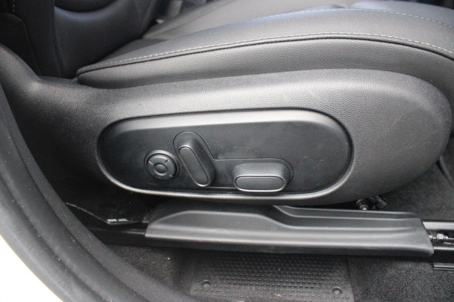 MINI Countryman 2.0 Cooper S E 220PK ALL4 CHILI | UNION JACK ACHTERLICHTEN | LEDEREN BEKLEDING | ELEKTRISCH BEDIENBARE VOORSTOELEN MET GEHEUGENFUNSCTIE OP DE BESTUURDERSSTOEL | STOEL/VOORRUIT VERWARMING | FULL LED KOPLAMPEN | DRAADLOZE APPLE CARPLAY/ANDROID AUTO | DRAADLOZE TELEFOONLADER | NAVIGATIE | EXTRA GETINTE ACHTERRUITEN | ZWART DAK | 18" LICHTMETALEN VELGEN BLACK 10 SPAAKS | ACHTERUITRIJ CAMERA | PARKEERSENSOREN VOOR EN ACHTER | CLIMATE CONTROL | KEYLESS ENTRY/START | HUD (HEAD UP DISPLAY) | ADAPTIVE CRUISE CONTROL | DAB+ RADIO | DONKERE HEMEL BEKLEDING |