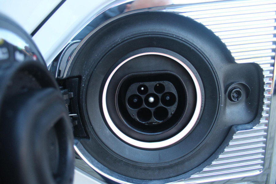 MINI Countryman 2.0 Cooper S E 220PK ALL4 CHILI | UNION JACK ACHTERLICHTEN | LEDEREN BEKLEDING | ELEKTRISCH BEDIENBARE VOORSTOELEN MET GEHEUGENFUNSCTIE OP DE BESTUURDERSSTOEL | STOEL/VOORRUIT VERWARMING | FULL LED KOPLAMPEN | DRAADLOZE APPLE CARPLAY/ANDROID AUTO | DRAADLOZE TELEFOONLADER | NAVIGATIE | EXTRA GETINTE ACHTERRUITEN | ZWART DAK | 18" LICHTMETALEN VELGEN BLACK 10 SPAAKS | ACHTERUITRIJ CAMERA | PARKEERSENSOREN VOOR EN ACHTER | CLIMATE CONTROL | KEYLESS ENTRY/START | HUD (HEAD UP DISPLAY) | ADAPTIVE CRUISE CONTROL | DAB+ RADIO | DONKERE HEMEL BEKLEDING |