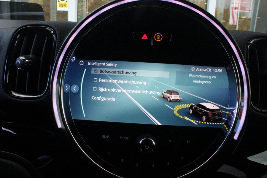 MINI Countryman 2.0 Cooper S E 220PK ALL4 CHILI | UNION JACK ACHTERLICHTEN | LEDEREN BEKLEDING | ELEKTRISCH BEDIENBARE VOORSTOELEN MET GEHEUGENFUNSCTIE OP DE BESTUURDERSSTOEL | STOEL/VOORRUIT VERWARMING | FULL LED KOPLAMPEN | DRAADLOZE APPLE CARPLAY/ANDROID AUTO | DRAADLOZE TELEFOONLADER | NAVIGATIE | EXTRA GETINTE ACHTERRUITEN | ZWART DAK | 18" LICHTMETALEN VELGEN BLACK 10 SPAAKS | ACHTERUITRIJ CAMERA | PARKEERSENSOREN VOOR EN ACHTER | CLIMATE CONTROL | KEYLESS ENTRY/START | HUD (HEAD UP DISPLAY) | ADAPTIVE CRUISE CONTROL | DAB+ RADIO | DONKERE HEMEL BEKLEDING |