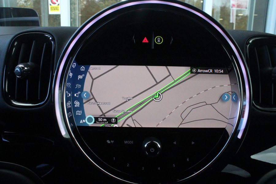 MINI Countryman 2.0 Cooper S E 220PK ALL4 CHILI | UNION JACK ACHTERLICHTEN | LEDEREN BEKLEDING | ELEKTRISCH BEDIENBARE VOORSTOELEN MET GEHEUGENFUNSCTIE OP DE BESTUURDERSSTOEL | STOEL/VOORRUIT VERWARMING | FULL LED KOPLAMPEN | DRAADLOZE APPLE CARPLAY/ANDROID AUTO | DRAADLOZE TELEFOONLADER | NAVIGATIE | EXTRA GETINTE ACHTERRUITEN | ZWART DAK | 18" LICHTMETALEN VELGEN BLACK 10 SPAAKS | ACHTERUITRIJ CAMERA | PARKEERSENSOREN VOOR EN ACHTER | CLIMATE CONTROL | KEYLESS ENTRY/START | HUD (HEAD UP DISPLAY) | ADAPTIVE CRUISE CONTROL | DAB+ RADIO | DONKERE HEMEL BEKLEDING |