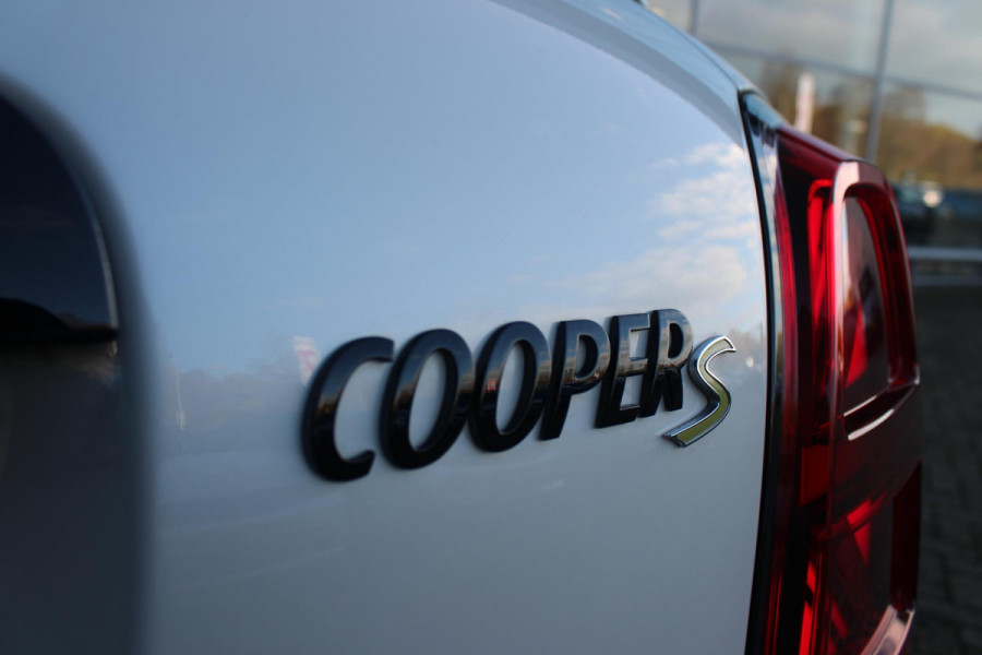 MINI Countryman 2.0 Cooper S E 220PK ALL4 CHILI | UNION JACK ACHTERLICHTEN | LEDEREN BEKLEDING | ELEKTRISCH BEDIENBARE VOORSTOELEN MET GEHEUGENFUNSCTIE OP DE BESTUURDERSSTOEL | STOEL/VOORRUIT VERWARMING | FULL LED KOPLAMPEN | DRAADLOZE APPLE CARPLAY/ANDROID AUTO | DRAADLOZE TELEFOONLADER | NAVIGATIE | EXTRA GETINTE ACHTERRUITEN | ZWART DAK | 18" LICHTMETALEN VELGEN BLACK 10 SPAAKS | ACHTERUITRIJ CAMERA | PARKEERSENSOREN VOOR EN ACHTER | CLIMATE CONTROL | KEYLESS ENTRY/START | HUD (HEAD UP DISPLAY) | ADAPTIVE CRUISE CONTROL | DAB+ RADIO | DONKERE HEMEL BEKLEDING |