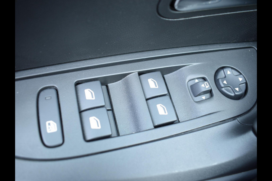 Peugeot 2008 1.2 Hybrid 136 GT ACHTERUITRIJCAMERA MET SENSOREN | NAVI & CARPAY | E.C.C. |