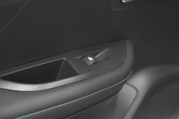 Peugeot 2008 PureTech 102 Allure Pack | Allseason Banden | Parkeersensoren | Apple Carplay