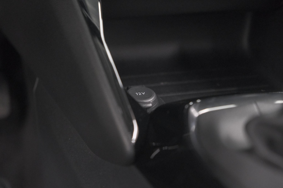 Peugeot 2008 PureTech 102 Allure Pack | Allseason Banden | Parkeersensoren | Apple Carplay