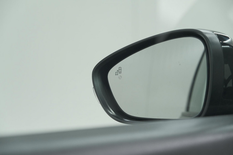 Citroën C3 Aircross PureTech 130 EAT6 S&S Shine | Trekhaak | Camera | Panoramadak | Dodehoekdetectie | Stoelverwarming | HIFI audio systeem