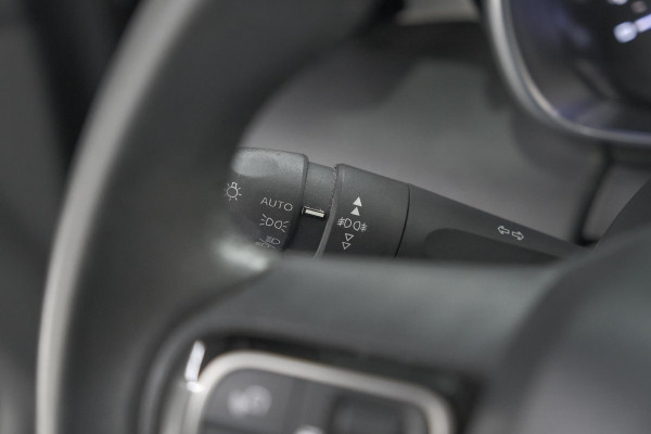 Citroën C3 Aircross PureTech 130 EAT6 S&S Shine | Trekhaak | Camera | Panoramadak | Dodehoekdetectie | Stoelverwarming | HIFI audio systeem