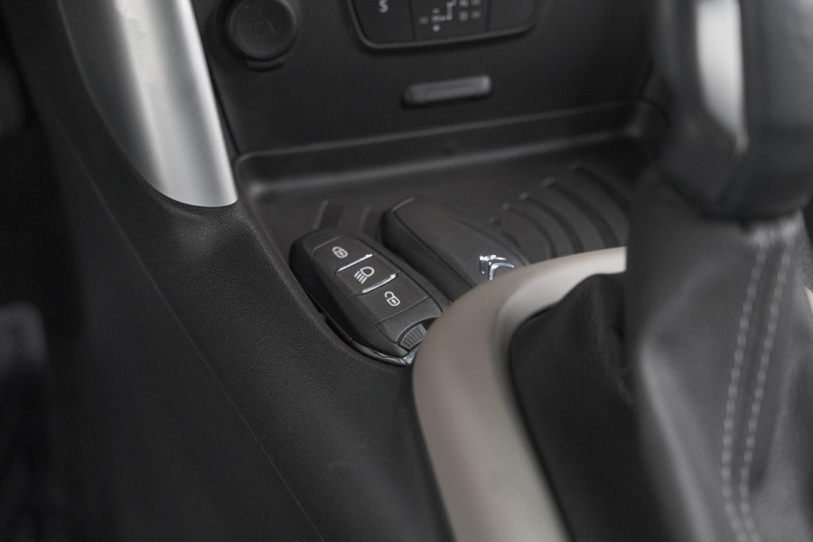 Citroën C3 Aircross PureTech 130 EAT6 S&S Shine | Trekhaak | Camera | Panoramadak | Dodehoekdetectie | Stoelverwarming | HIFI audio systeem