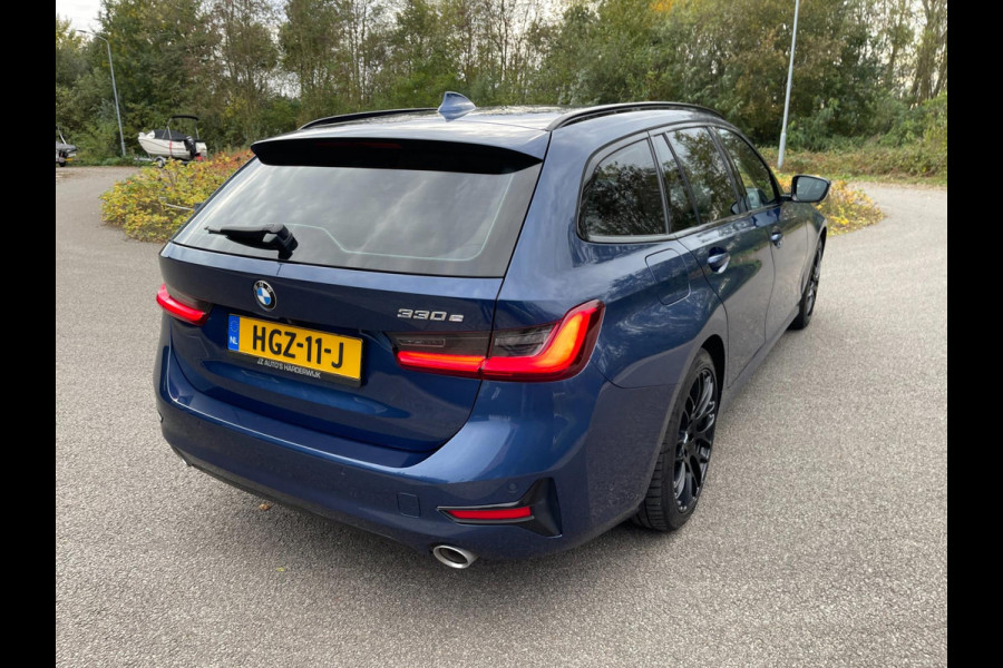 BMW 3 Serie Touring 330e PLUG&HYBRID HEAD-UP SPORTLINE -SHADOW CAMERA LEER NAVI LED-XENON