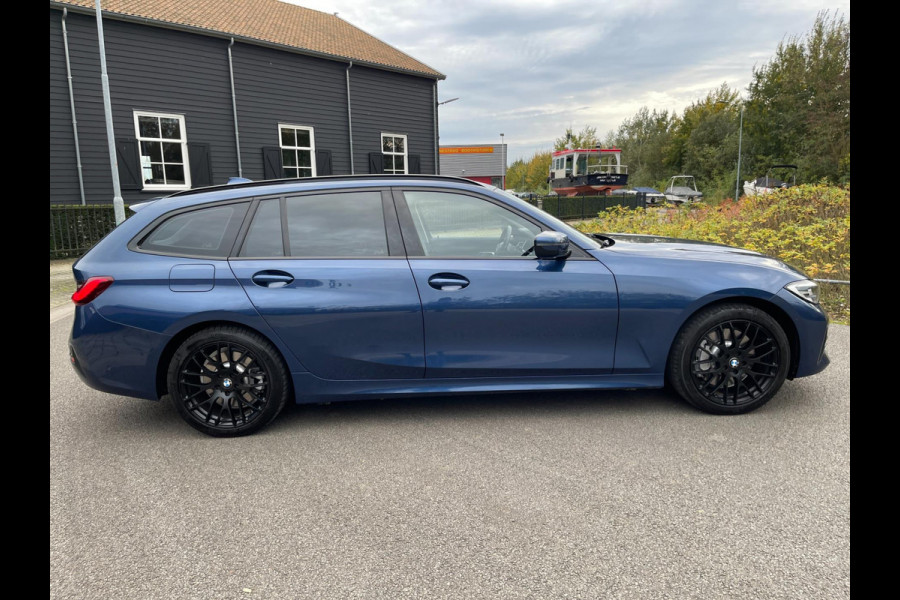 BMW 3 Serie Touring 330e PLUG&HYBRID HEAD-UP SPORTLINE -SHADOW CAMERA LEER NAVI LED-XENON