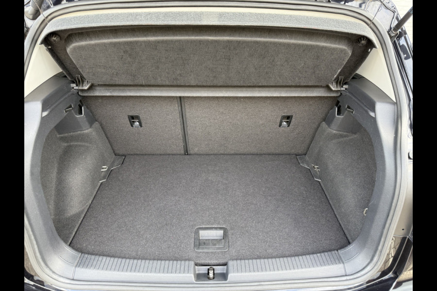 Volkswagen T-Cross 1.0 TSI Style | CarPlay | ACC | LED | DAB+ | Keyless | 18 inch