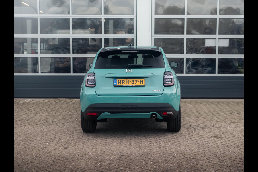Fiat 600 1.2 Hybrid La Prima | Clima | Adapt. Cruise | Camera | BSM | 18" | Stoelverwarming | Apple Carplay | Elektr. A-Klep