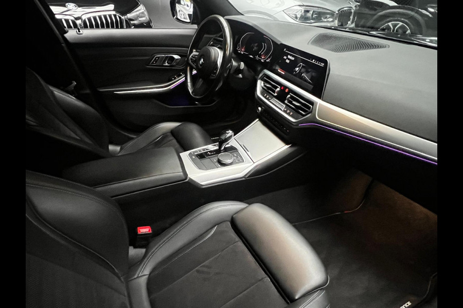 BMW 3-serie 320i M-sport Head Up Leer Navi PDC Virtual 20'' LM velgen Climate voor en achter Matrix