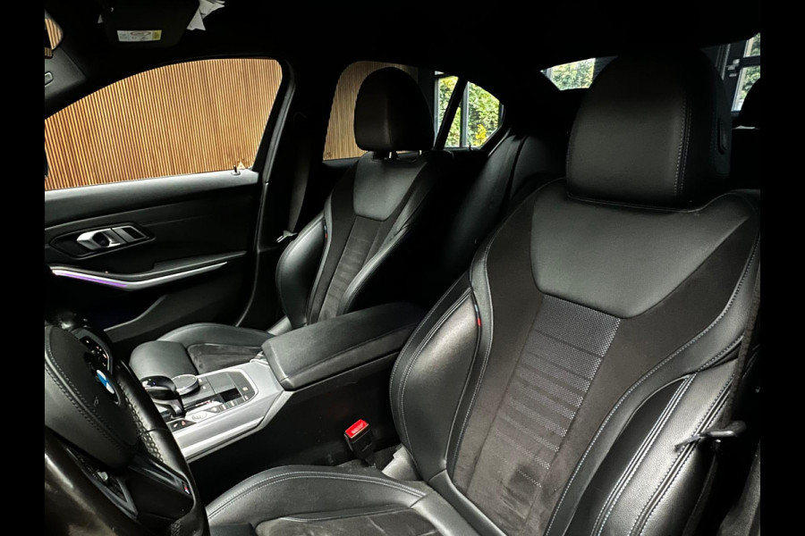 BMW 3-serie 320i M-sport Head Up Leer Navi PDC Virtual 20'' LM velgen Climate voor en achter Matrix