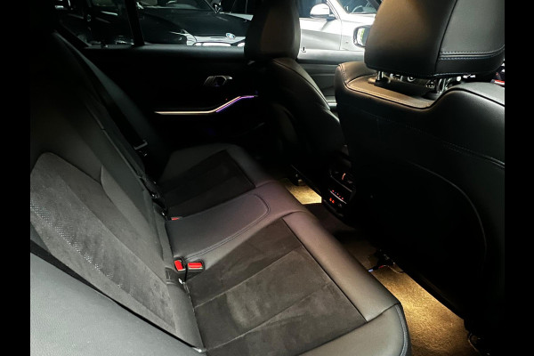 BMW 3-serie 320i M-sport Head Up Leer Navi PDC Virtual 20'' LM velgen Climate voor en achter Matrix