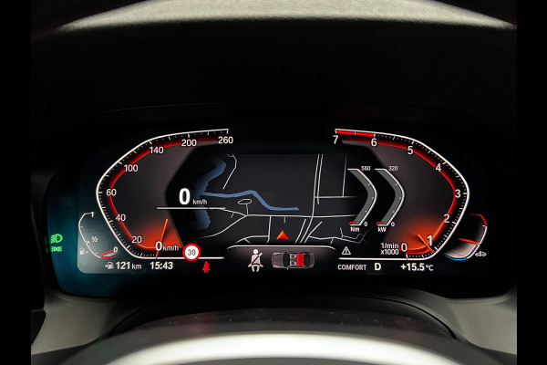 BMW 3-serie 320i M-sport Head Up Leer Navi PDC Virtual 20'' LM velgen Climate voor en achter Matrix
