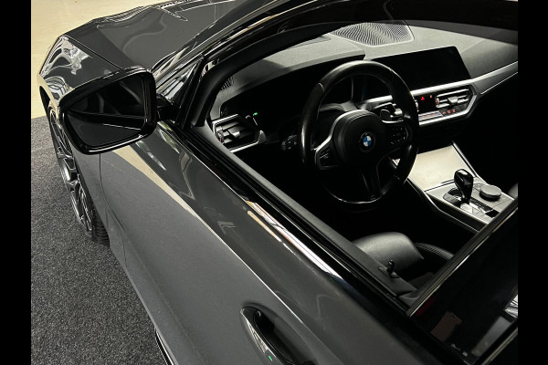 BMW 3-serie 320i M-sport Head Up Leer Navi PDC Virtual 20'' LM velgen Climate voor en achter Matrix