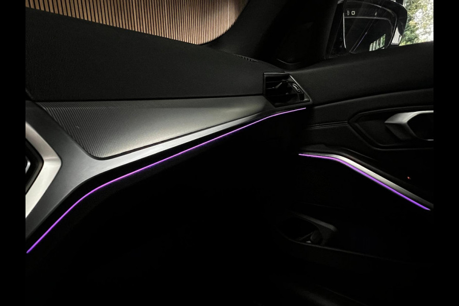 BMW 3-serie 320i M-sport Head Up Leer Navi PDC Virtual 20'' LM velgen Climate voor en achter Matrix