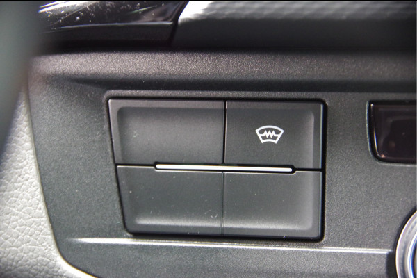 Volkswagen Transporter 2.0 TDI L2 BULLI DC-5P, AUT. LED, LEDER, TREKHAAK, STOELVERWARMING, ADAPT. CRUISE, DIGITAL COCKPIT, CAMERA, AIRCO, PARKEERSENSOR