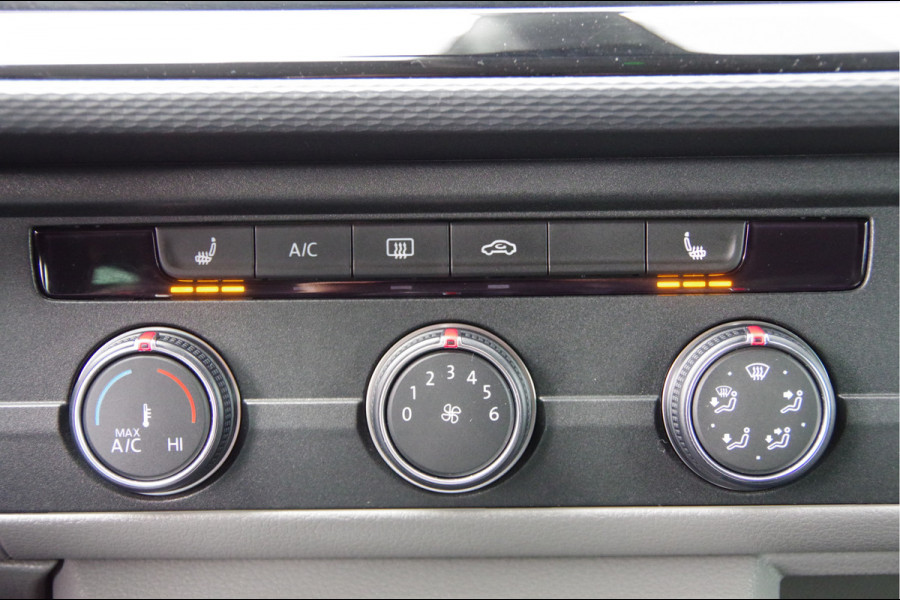Volkswagen Transporter 2.0 TDI L2 BULLI DC-5P, AUT. LED, LEDER, TREKHAAK, STOELVERWARMING, ADAPT. CRUISE, DIGITAL COCKPIT, CAMERA, AIRCO, PARKEERSENSOR