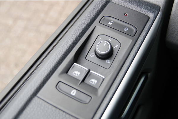 Volkswagen Transporter 2.0 TDI L2 BULLI DC-5P, AUT. LED, LEDER, TREKHAAK, STOELVERWARMING, ADAPT. CRUISE, DIGITAL COCKPIT, CAMERA, AIRCO, PARKEERSENSOR
