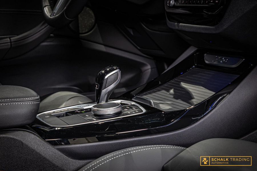 BMW X3 XDrive20i High Executive|M-sport|HUD|Cam|H&K|Trekhaak