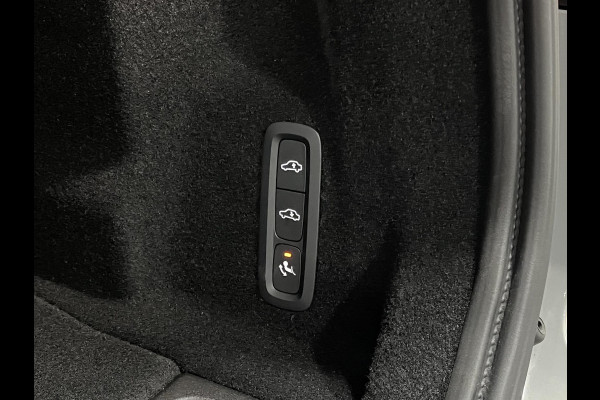 Volvo XC60 2.0 T8 Plug-in hybrid Ultra Black Edition *455Pk* | Luchtvering | Open dak | Massage | Bowers & Wilkins | Trekhaak | Adapt. cruise control