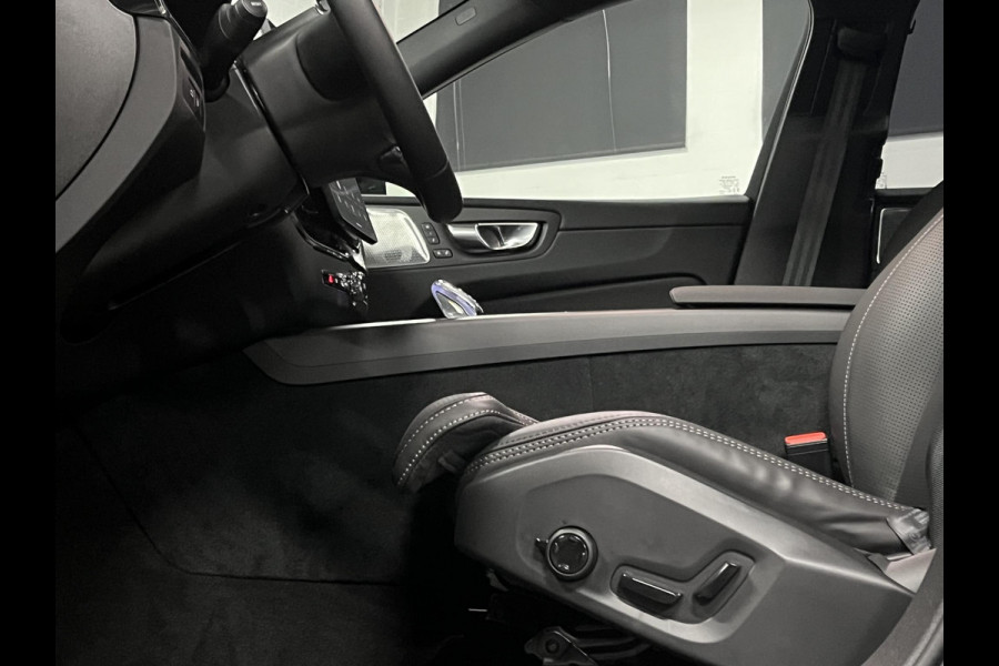 Volvo XC60 2.0 T8 Plug-in hybrid Ultra Black Edition *455Pk* | Luchtvering | Open dak | Massage | Bowers & Wilkins | Trekhaak | Adapt. cruise control