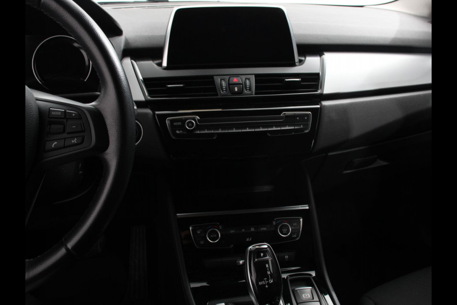 BMW 2 Serie Gran Tourer 218i Automaat Corporate Lease Executive 7p | Cruise control | Lichtmetalen velgen | Navigatie | Parkeersensoren achter | Radio | LED