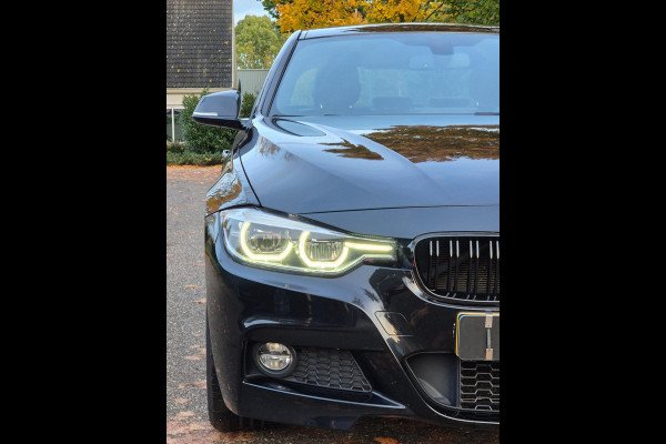 BMW 3-serie 320i F30 M Sport Apple CarPlay Elk. Trekhaak 6WB Dig, Dash Keyless 19inch Breedset GARANTIE 320i Corporate L High Ex