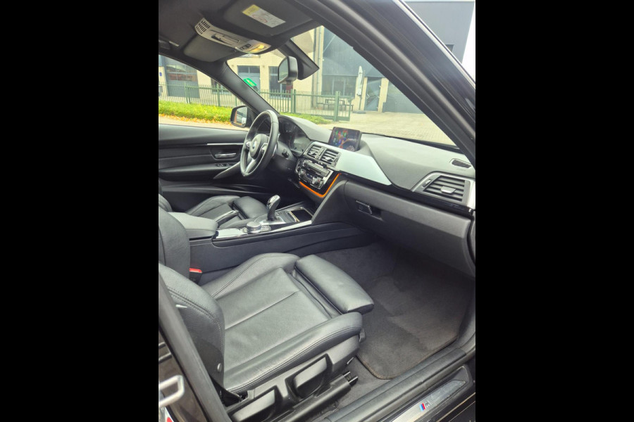 BMW 3-serie 320i F30 M Sport Apple CarPlay Elk. Trekhaak 6WB Dig, Dash Keyless 19inch Breedset GARANTIE 320i Corporate L High Ex