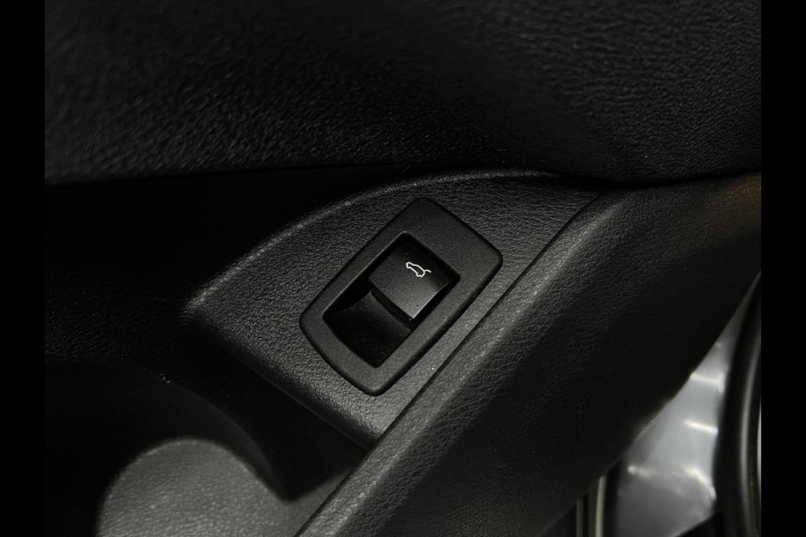 BMW X1 sDrive18i High Executive M-Pakket | Keyless | Pano