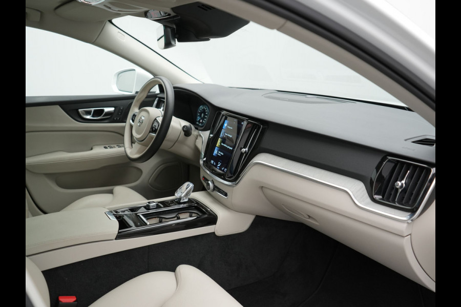 Volvo V60 T6 Recharge AWD Inscription Plug In Hybrid 340pk Dealer O.H PHEV | Trekhaak Af Fabriek | Panodak | Head Up | 360 Camera | Adaptive Cruise | Lederen Sporstoelen Memory & Verwarmd | Harman & Kardon | Blis | Keyless | Apple Carplay | Stuur Verwarmd |