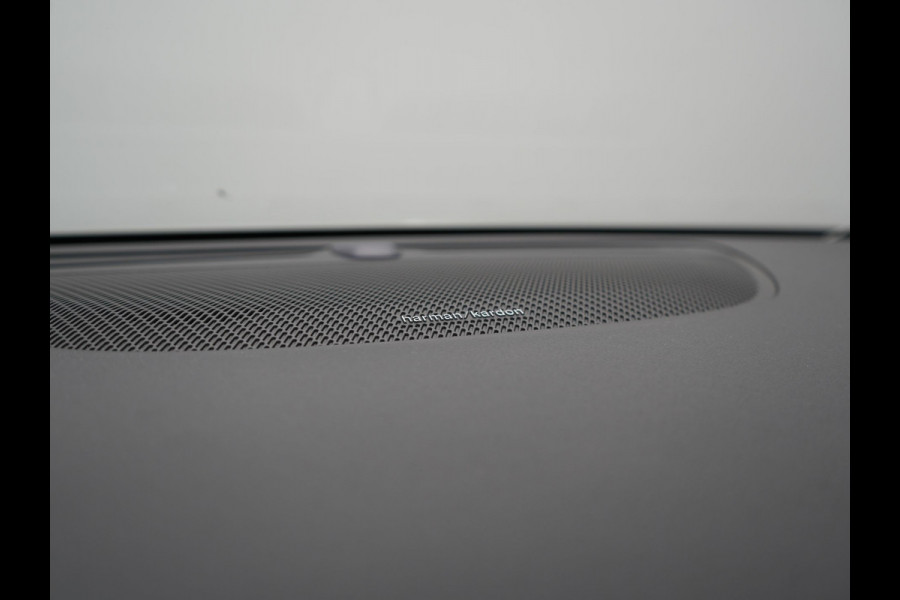 Volvo V60 T6 Recharge AWD Inscription Plug In Hybrid 340pk Dealer O.H PHEV | Trekhaak Af Fabriek | Panodak | Head Up | 360 Camera | Adaptive Cruise | Lederen Sporstoelen Memory & Verwarmd | Harman & Kardon | Blis | Keyless | Apple Carplay | Stuur Verwarmd |