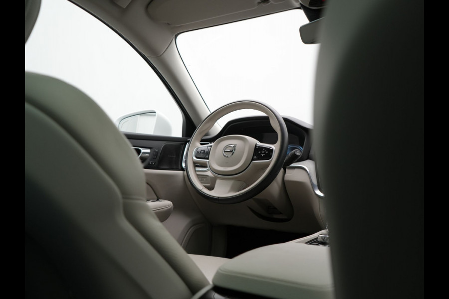 Volvo V60 T6 Recharge AWD Inscription Plug In Hybrid 340pk Dealer O.H PHEV | Trekhaak Af Fabriek | Panodak | Head Up | 360 Camera | Adaptive Cruise | Lederen Sporstoelen Memory & Verwarmd | Harman & Kardon | Blis | Keyless | Apple Carplay | Stuur Verwarmd |