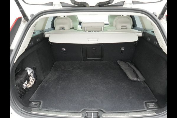 Volvo V60 T6 Recharge AWD Inscription Plug In Hybrid 340pk Dealer O.H PHEV | Trekhaak Af Fabriek | Panodak | Head Up | 360 Camera | Adaptive Cruise | Lederen Sporstoelen Memory & Verwarmd | Harman & Kardon | Blis | Keyless | Apple Carplay | Stuur Verwarmd |