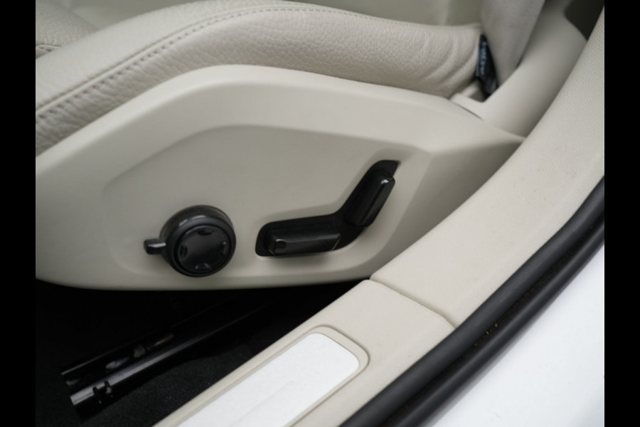 Volvo V60 T6 Recharge AWD Inscription Plug In Hybrid 340pk Dealer O.H PHEV | Trekhaak Af Fabriek | Panodak | Head Up | 360 Camera | Adaptive Cruise | Lederen Sporstoelen Memory & Verwarmd | Harman & Kardon | Blis | Keyless | Apple Carplay | Stuur Verwarmd |