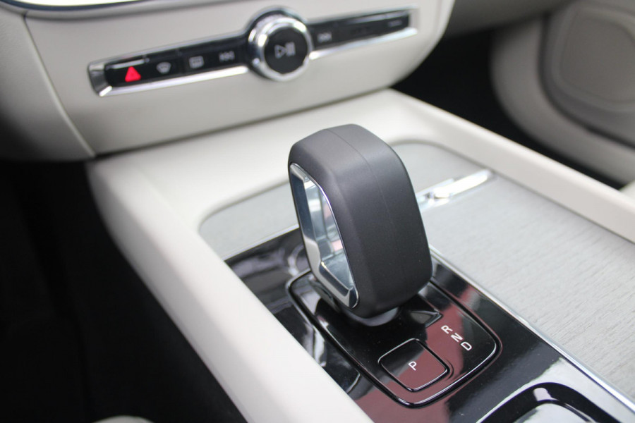 Volvo V60 Cross Country 2.0 B5 250PK CROSSCOUNTRY AWD Ultimate AWD (VIERWIELAANDRIJVING) | PANORAMISCH SCHUIF/KANTELDAK | PARKEERVERWARMING MET TIMER (STANDKACHEL) | MORITZ LEDEREN BEKLEDING MET COMFORTSTOELEN EN DUAL TONE LEDEREN STUURWIEL | ELEKTRISCH VERSTELBARE VOORSTOELEN MET GEHEUGEN OP BEIDE STOELEN | STOEL, STUUR EN ACHTERBANKVERWARMING | PREMIUM AUDIO BY HARMAN KARDON | ADAPTIEVE FULL LED KOPLAMPEN | LED MISTLAMPEN |VERLICHTINGS PACK 2 | INTELSAFE SURROUND | PARK ASSIST "VISIUAL PARK ASSIST" INCL. 360° VIEW | ROESTVRIJSTALEN SIDE SCUFF PLATES MET ''CROSS COUNTRY" INSCIP