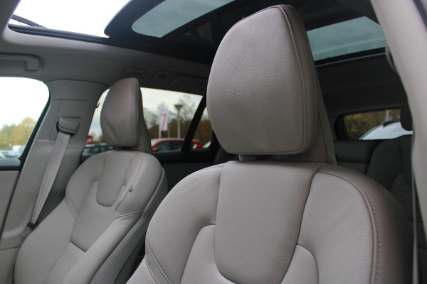Volvo V60 Cross Country 2.0 B5 250PK CROSSCOUNTRY AWD Ultimate AWD (VIERWIELAANDRIJVING) | PANORAMISCH SCHUIF/KANTELDAK | PARKEERVERWARMING MET TIMER (STANDKACHEL) | MORITZ LEDEREN BEKLEDING MET COMFORTSTOELEN EN DUAL TONE LEDEREN STUURWIEL | ELEKTRISCH VERSTELBARE VOORSTOELEN MET GEHEUGEN OP BEIDE STOELEN | STOEL, STUUR EN ACHTERBANKVERWARMING | PREMIUM AUDIO BY HARMAN KARDON | ADAPTIEVE FULL LED KOPLAMPEN | LED MISTLAMPEN |VERLICHTINGS PACK 2 | INTELSAFE SURROUND | PARK ASSIST "VISIUAL PARK ASSIST" INCL. 360° VIEW | ROESTVRIJSTALEN SIDE SCUFF PLATES MET ''CROSS COUNTRY" INSCIP