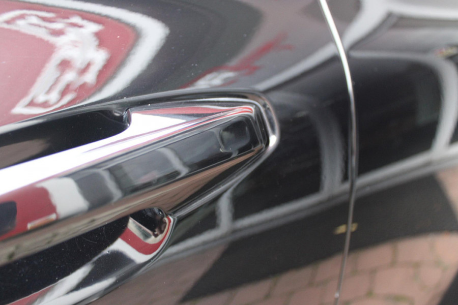 Volvo V60 Cross Country 2.0 B5 250PK CROSSCOUNTRY AWD Ultimate AWD (VIERWIELAANDRIJVING) | PANORAMISCH SCHUIF/KANTELDAK | PARKEERVERWARMING MET TIMER (STANDKACHEL) | MORITZ LEDEREN BEKLEDING MET COMFORTSTOELEN EN DUAL TONE LEDEREN STUURWIEL | ELEKTRISCH VERSTELBARE VOORSTOELEN MET GEHEUGEN OP BEIDE STOELEN | STOEL, STUUR EN ACHTERBANKVERWARMING | PREMIUM AUDIO BY HARMAN KARDON | ADAPTIEVE FULL LED KOPLAMPEN | LED MISTLAMPEN |VERLICHTINGS PACK 2 | INTELSAFE SURROUND | PARK ASSIST "VISIUAL PARK ASSIST" INCL. 360° VIEW | ROESTVRIJSTALEN SIDE SCUFF PLATES MET ''CROSS COUNTRY" INSCIP