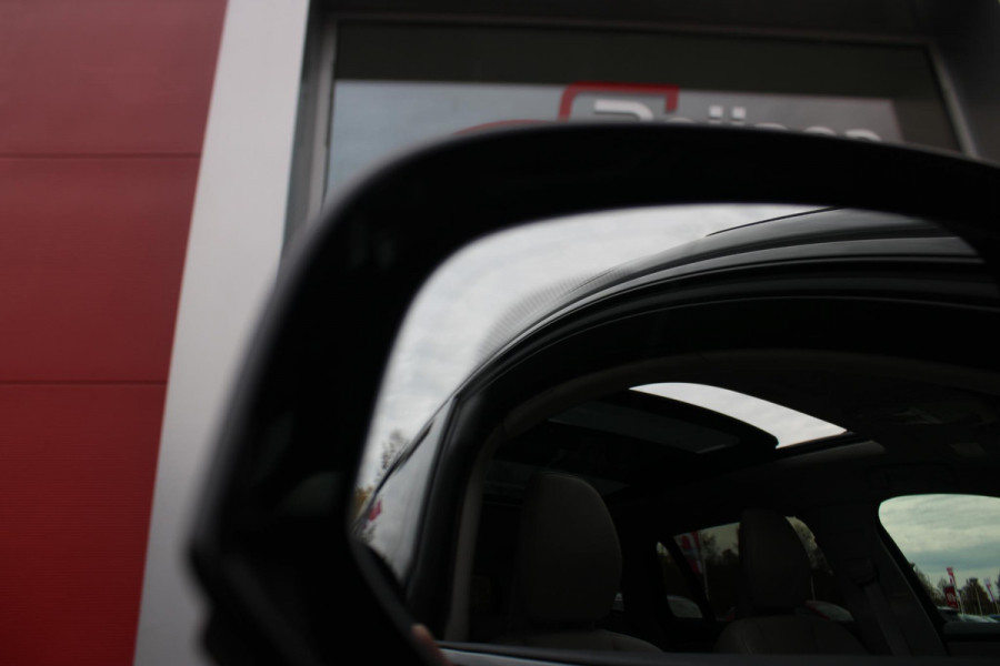 Volvo V60 Cross Country 2.0 B5 250PK CROSSCOUNTRY AWD Ultimate AWD (VIERWIELAANDRIJVING) | PANORAMISCH SCHUIF/KANTELDAK | PARKEERVERWARMING MET TIMER (STANDKACHEL) | MORITZ LEDEREN BEKLEDING MET COMFORTSTOELEN EN DUAL TONE LEDEREN STUURWIEL | ELEKTRISCH VERSTELBARE VOORSTOELEN MET GEHEUGEN OP BEIDE STOELEN | STOEL, STUUR EN ACHTERBANKVERWARMING | PREMIUM AUDIO BY HARMAN KARDON | ADAPTIEVE FULL LED KOPLAMPEN | LED MISTLAMPEN |VERLICHTINGS PACK 2 | INTELSAFE SURROUND | PARK ASSIST "VISIUAL PARK ASSIST" INCL. 360° VIEW | ROESTVRIJSTALEN SIDE SCUFF PLATES MET ''CROSS COUNTRY" INSCIP