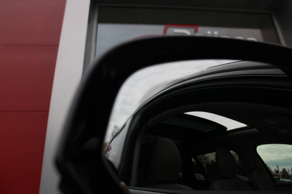 Volvo V60 Cross Country 2.0 B5 250PK CROSSCOUNTRY AWD Ultimate AWD (VIERWIELAANDRIJVING) | PANORAMISCH SCHUIF/KANTELDAK | PARKEERVERWARMING MET TIMER (STANDKACHEL) | MORITZ LEDEREN BEKLEDING MET COMFORTSTOELEN EN DUAL TONE LEDEREN STUURWIEL | ELEKTRISCH VERSTELBARE VOORSTOELEN MET GEHEUGEN OP BEIDE STOELEN | STOEL, STUUR EN ACHTERBANKVERWARMING | PREMIUM AUDIO BY HARMAN KARDON | ADAPTIEVE FULL LED KOPLAMPEN | LED MISTLAMPEN |VERLICHTINGS PACK 2 | INTELSAFE SURROUND | PARK ASSIST "VISIUAL PARK ASSIST" INCL. 360° VIEW | ROESTVRIJSTALEN SIDE SCUFF PLATES MET ''CROSS COUNTRY" INSCIP