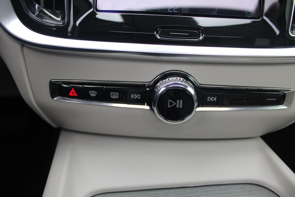 Volvo V60 Cross Country 2.0 B5 250PK CROSSCOUNTRY AWD Ultimate AWD (VIERWIELAANDRIJVING) | PANORAMISCH SCHUIF/KANTELDAK | PARKEERVERWARMING MET TIMER (STANDKACHEL) | MORITZ LEDEREN BEKLEDING MET COMFORTSTOELEN EN DUAL TONE LEDEREN STUURWIEL | ELEKTRISCH VERSTELBARE VOORSTOELEN MET GEHEUGEN OP BEIDE STOELEN | STOEL, STUUR EN ACHTERBANKVERWARMING | PREMIUM AUDIO BY HARMAN KARDON | ADAPTIEVE FULL LED KOPLAMPEN | LED MISTLAMPEN |VERLICHTINGS PACK 2 | INTELSAFE SURROUND | PARK ASSIST "VISIUAL PARK ASSIST" INCL. 360° VIEW | ROESTVRIJSTALEN SIDE SCUFF PLATES MET ''CROSS COUNTRY" INSCIP