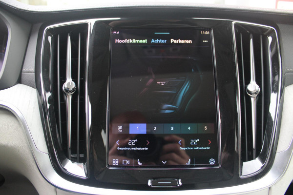 Volvo V60 Cross Country 2.0 B5 250PK CROSSCOUNTRY AWD Ultimate AWD (VIERWIELAANDRIJVING) | PANORAMISCH SCHUIF/KANTELDAK | PARKEERVERWARMING MET TIMER (STANDKACHEL) | MORITZ LEDEREN BEKLEDING MET COMFORTSTOELEN EN DUAL TONE LEDEREN STUURWIEL | ELEKTRISCH VERSTELBARE VOORSTOELEN MET GEHEUGEN OP BEIDE STOELEN | STOEL, STUUR EN ACHTERBANKVERWARMING | PREMIUM AUDIO BY HARMAN KARDON | ADAPTIEVE FULL LED KOPLAMPEN | LED MISTLAMPEN |VERLICHTINGS PACK 2 | INTELSAFE SURROUND | PARK ASSIST "VISIUAL PARK ASSIST" INCL. 360° VIEW | ROESTVRIJSTALEN SIDE SCUFF PLATES MET ''CROSS COUNTRY" INSCIP