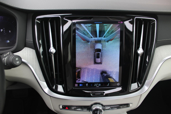Volvo V60 Cross Country 2.0 B5 250PK CROSSCOUNTRY AWD Ultimate AWD (VIERWIELAANDRIJVING) | PANORAMISCH SCHUIF/KANTELDAK | PARKEERVERWARMING MET TIMER (STANDKACHEL) | MORITZ LEDEREN BEKLEDING MET COMFORTSTOELEN EN DUAL TONE LEDEREN STUURWIEL | ELEKTRISCH VERSTELBARE VOORSTOELEN MET GEHEUGEN OP BEIDE STOELEN | STOEL, STUUR EN ACHTERBANKVERWARMING | PREMIUM AUDIO BY HARMAN KARDON | ADAPTIEVE FULL LED KOPLAMPEN | LED MISTLAMPEN |VERLICHTINGS PACK 2 | INTELSAFE SURROUND | PARK ASSIST "VISIUAL PARK ASSIST" INCL. 360° VIEW | ROESTVRIJSTALEN SIDE SCUFF PLATES MET ''CROSS COUNTRY" INSCIP
