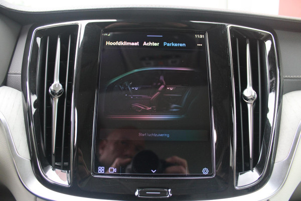 Volvo V60 Cross Country 2.0 B5 250PK CROSSCOUNTRY AWD Ultimate AWD (VIERWIELAANDRIJVING) | PANORAMISCH SCHUIF/KANTELDAK | PARKEERVERWARMING MET TIMER (STANDKACHEL) | MORITZ LEDEREN BEKLEDING MET COMFORTSTOELEN EN DUAL TONE LEDEREN STUURWIEL | ELEKTRISCH VERSTELBARE VOORSTOELEN MET GEHEUGEN OP BEIDE STOELEN | STOEL, STUUR EN ACHTERBANKVERWARMING | PREMIUM AUDIO BY HARMAN KARDON | ADAPTIEVE FULL LED KOPLAMPEN | LED MISTLAMPEN |VERLICHTINGS PACK 2 | INTELSAFE SURROUND | PARK ASSIST "VISIUAL PARK ASSIST" INCL. 360° VIEW | ROESTVRIJSTALEN SIDE SCUFF PLATES MET ''CROSS COUNTRY" INSCIP